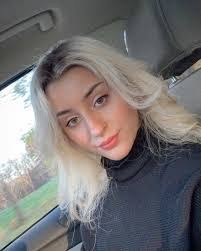 Mara Clement's Instagram, Twitter & Facebook