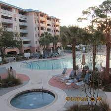 Prices for hotels in hilton head with a hot tub start from $133 and go up to $724. Pool Hot Tub Area Picture Of Marriott S Surfwatch Hilton Head Tripadvisor