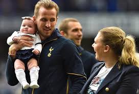 Our harry kane biography tells you facts about his childhood story, early life, parents, family, wife (katie goodland), children (ivy jane and vivienne jane), personal life, lifestyle and net worth. Footballer Harry Kane Becomes A Dad For The Second Time Mother Baby