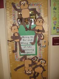 Browse the list of more than 60 classroom themes at the bottom of this post for inspiration! 53 Classroom Door Decoration Projects For Teachers Preschool Crafts Monkey Crafts Jungle Theme Classroom