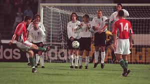 János hrutka ist ein ehemaliger fußballspieler aus венгрия. Hrutka Janos Nem Hinnem Hogy Az Angol Vagy A Lengyel Valogatott Megelozesere Realis Esely Lenne Rangado