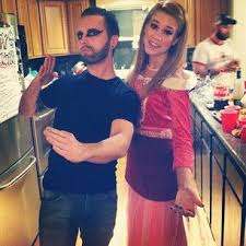 Always Sunny In Philadelphia Birds Of War Mac And Dee From It S Always Sunny In Philadelphia S The Nightman Cometh Episode Funny Couple Costumes Couple Halloween Costumes Diy Halloween Costumes