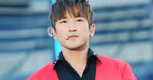 Shinhwa's Lee Min Woo holds fan meeting after sexual assault scandal +  states he will do his best to stand honorably in front of his fans : r/kpop