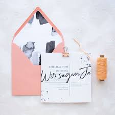 Moderne Typografie Leuchtende Farben Schwarze Details Wie Kleckse Oder Pinselstriche Machen Diese Papeterie Bes Moderne Typografie Einladungen Karte Hochzeit