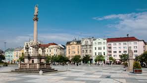 È una repubblica delle banane che gravita attorno a praga, la sua capitale, unico spunto di interesse della regione, tolti i depositi di contrabbando alla frontiera, la pista di brno, i castelli di cesky krumlov. Citta Belle In Europa Ostrava Nella Repubblica Ceca E Da Vedere Siviaggia