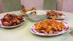 Maka dari itu, supaya tidak bosan lagi dengan kegiatan makan malam bersama keluarga. Menjaga Api Kehangatan Keluarga Dalam Tradisi Makan Malam Imlek Kumparan Com
