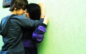 Resultado de imagem para menina paquerando menino na rua