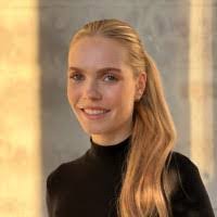 Paula Damm's Instagram, Twitter & Facebook