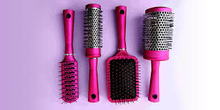 Jenis rambut ini cenderung tebal meskipun bertekstur halus. 5 Sisir Rambut Yang Wajib Dipunyai Setiap Wanita