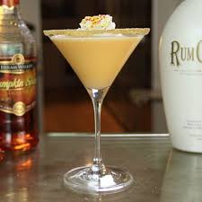 The Pumpkintini Is One Of Those Pumpkin Cocktails That S Perfect As A Halloween Dessert Drink This Beauti Pumpkin Spice Cocktail Fun Cocktails Tipsy Bartender