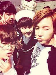 Und hier bei uns findest du alle infos zu der krassen band! Selfies Bts J Hope Suga Jimin Jungkook Selca 140811