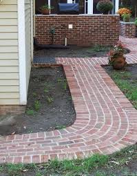 120 Gartenwege Aus Backstein Kombinationsmoglichkeiten Mit Anderen Materialien Gartenweg Garten Garten Pflaster