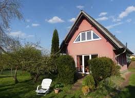 Der fahrradunterstand liegt am rand des gartens. Freistehendes Ferienhaus In Ruhiger Lage Mit Eigener Terrasse Amp Garten Fur 4 Personen Zempin