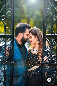 Selain tak harus bersentuhan, photo prewedding muslimah ini juga sangat sederhana dan tidak membutuhkan biaya besar. Foto Prewedding Muslimah India Prewedmoto