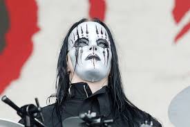 Joey jordison used to wear a kabuki mask that he designed by himself when he played for slipknot, but he don't wears it anymore, because he isn't in the band at the moment. Slipknot Honor Late Joey Jordison With Social Media Blackout