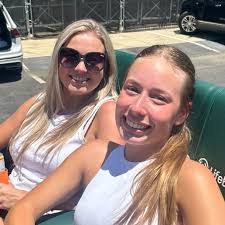 Sarah Sanson's Instagram, Twitter & Facebook