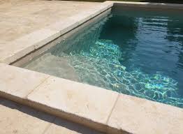 piscine avec margelles et terrasse en travertin beige realisations father stone terrasse autour piscine piscine travertin terrasse