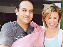 Στη σημερινή εκπομπή (19/1), ο κρατερός κατσούλης και η κατερίνα καραβάτου ζήτησαν συγγνώμη, αναλαμβάνοντας παράλληλα την ευθύνη για όσα ειπώθηκαν. Karabatoy Katsoylhs Mia Anasa Apo To Poia Ekpomph 8a Paroysiasoyn