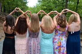 Birthday Party Outfit Ideas For Teenage Girls Pin By Sammantha Taylor On Photoshoot Birthday Party For Teens Birthday Photoshoot 14th Birthday Party Ideas