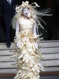 « dans un an, nous nous retrouverons dans ce même pub, les gens parleront encore de moi, et même mieux, je serai plus connue que jamais 8 ! Lady Gaga S Craziest Fashion Moments Capital