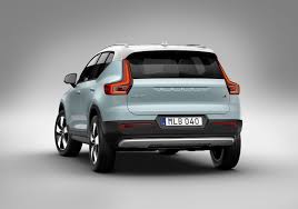 Review 2019 Volvo Xc40 Looks To Set A New Standard In Compact Luxury Volvo Volvo Cars Small Suv