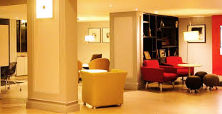 7.31 mi (11.76km) from city center. The Airport Inn Gatwick Britannia Hotels