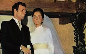 45 años de la boda que paralizó a la españa de los años 70. Julio Iglesias E Isabel Preysler La Verdadera Historia De La Boda Cuando Eran Muy Jovenes
