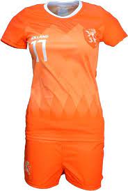 Marian was echtgenote van martin frank, die gedurende vele jaren voetballer van sc 't gooi was. Bol Com Nederlands Elftal Vrouwen Replica Lieke Martens Voetbal Thuis T Shirt Broek Set