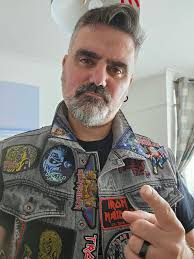 I really enjoyed the Cambridge show tonight. It was a funny old evening:  first night of the tour, so glitchy sound, some fluffed lines, and Duncan  the guitar tech ('he is what