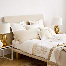 elegance et raffinement sont les maitres mots de la collection zara home la preuve avec ce deco chambre doree deco chambre parental deco chambre rose et gris