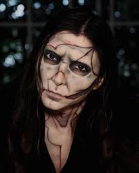 HAPPY HALLOWEEN 🎪✨ ⠀⠀⠀⠀⠀⠀⠀⠀⠀ ⠀⠀⠀⠀⠀⠀⠀⠀⠀ It's been a wildly fun but BUSY  month, so is this the look I wanted to end on? no. BUT I'm spooky all year  round so expect