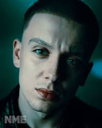 Kişilerin yaşamını güzelleştiren mumların insan ruhuna da iyi geldiğine. On The Cover Aitch My Debut Will 100 000 Per Cent Be A Proper Manchester Album