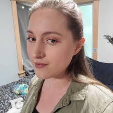 Lisa Lapham's Instagram, Twitter & Facebook