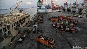 Jomplang gaji pekerja pelabuhan vs padat karya sebanyak 50 orang ditangkap dalam kasus ini. Bongkar Muat Di Pelabuhan Tanjung Priok Naik 23