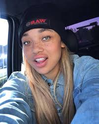 Lorraine Ward's Instagram, Twitter & Facebook