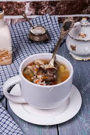 Utiliza un cuchillo o tijeras para quitar cualquier pedazo de grasa de las pechugas de pollo. Sopa Con Menudos De Pollo Verduras Y Arroz Fotos Retratos Imagenes Y Fotografia De Archivo Libres De Derecho Image 48516339