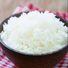 Merayakan hari kemerdekaan dengan nasi tumpeng merah putih. Nasi Putih Shopee Indonesia