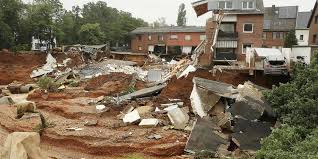 L'impressionnant glissement de terrain s'est produit à une quarantaine de kilomètres de cologne. Pjic Dnxjqugpm