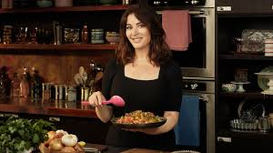 From weekend treats, to nutritious breakfasts, easy entertaining recipes to midweek meals to enjoy on the sofa, simply nigella is packed with inspiration that tastes great. What Would Nigella Do Her 19 New Kitchen Rules To Copy Now Times2 The Times