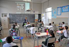 Las clases híbridas serán impartidas en el aula del campus con estudiantes presentes, al mismo cada aula física tiene un aula con tecnología zoom homónima con ingreso desde el campus de. El Colegio San Jose Instalo Un Sistema De Aulas Hibridas Que Permite A Los Estudiantes Seguir Las Clases Desde Sus Casas El Eco