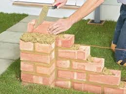 Gartenmauer Aus Ziegelsteinen Selber Bauen Anleitung Diy Garten Zenideen Gartenmauer Gartenmauer Selber Bauen Gartenmauern
