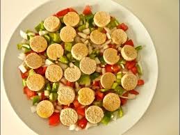 Finalmente y a cada una de las rodajas de huevas, le ponemos. Ensalada De Huevas De Merluza Youtube