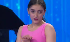 Questa di quest'anno è la ventesima rosa di grazia; Amici 20 La Figlia Di Veronica Peparini Balla Sul Palco Lacrime In Studio