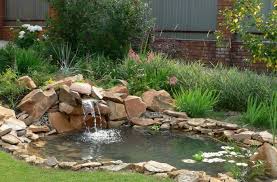 Das bauen einer natursteinmauer erfolgt zumeist als trockenmauer ohne mörtel. Wasserfall Im Garten Selber Bauen 99 Ideen Wie Sie Die Harmonie Der Natur Geniessen