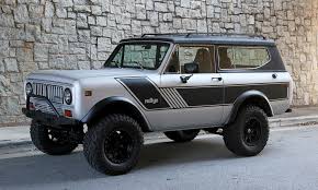 The scout 800 was an upgraded version of the original scout 80 so it looked essentially the same in terms of body style but had various improvements including front bucket seats, good heating, revised instrumentation with an updated dashboard, and optional rear seats. 1974 International Harvester Scout Ii Cool Material