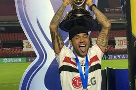 9 gols em 31 jogos por enquanto. Daniel Alves Apos Conquistar Titulo Do Paulistao Pelo Tricolor Eu Me Tornei Jogador Por Causa Do Sao Paulo E Um Sonho Saopaulo Blog