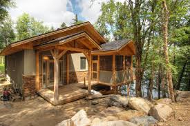 There's just something undeniably appealing about getting back to basics, residing in a cabin in the wilderness far from life as most of us know it. Rustic Cabin Design Novocom Top