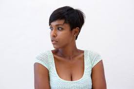 Vous êtes déjà un de nos clients chez milanoo, vous pouvez inviter vos amis pour gagner plus de coupons et bonus. Close Up Portrait D Une Femme Afro Americaine Attrayant Avec Coiffure Courte Banque D Images Et Photos Libres De Droits Image 44418751