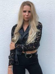 Hier gibt es seine biografie zu lesen. Die Wags Vom Fc Bayern Anika Bissel Die Neue Freundin Von Manuel Neuer