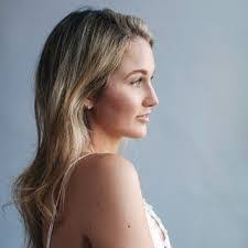 Abbie Bard's Instagram, Twitter & Facebook